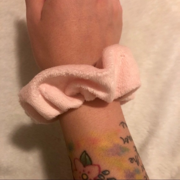 BOGO FREE Pastel pink velvet star scrunchy - Picture 4 of 4